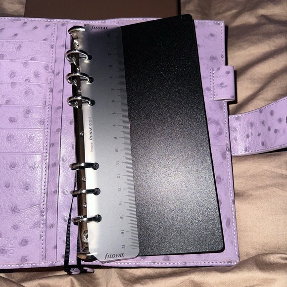 Gentlely used Gillio planner/agenda - Picture 6 of 10